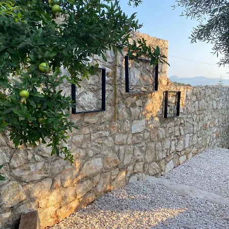 Albania-secret Village Den Кемпинг