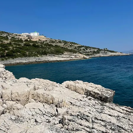 Albania-secret Village Den Кемпинг