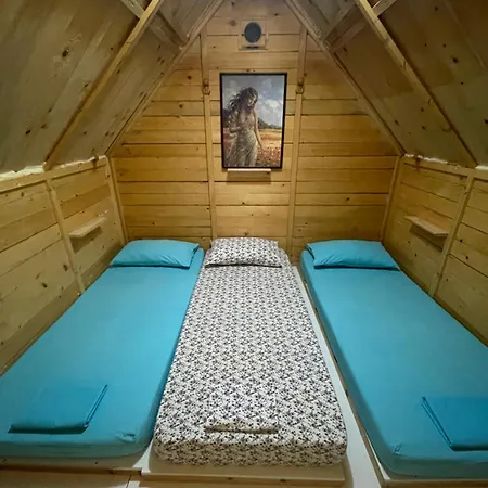 Albania-secret Village Den * Σαράντα