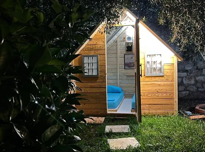 Albania-secret Village Den Σαράντα