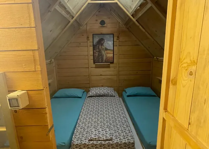 Albania-secret Village Den * Σαράντα