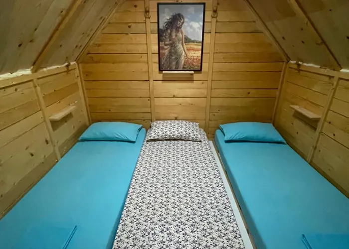 Albania-secret Village Den * Σαράντα