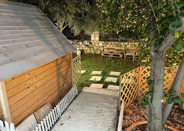 Albania-secret Village Den Κάμπινγκ *