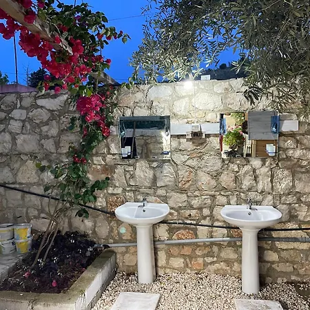 Campsite Albania-secret Village Den