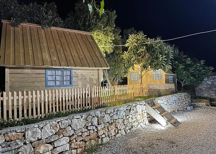 Albania-secret Village Den *